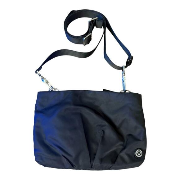 LULULEMON Hip To Be Free Crossbody Bag Black - Picture 1 of 7